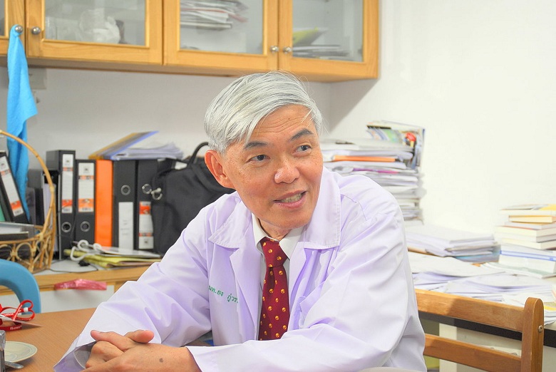 1280px-Prof.Yong_.jpg