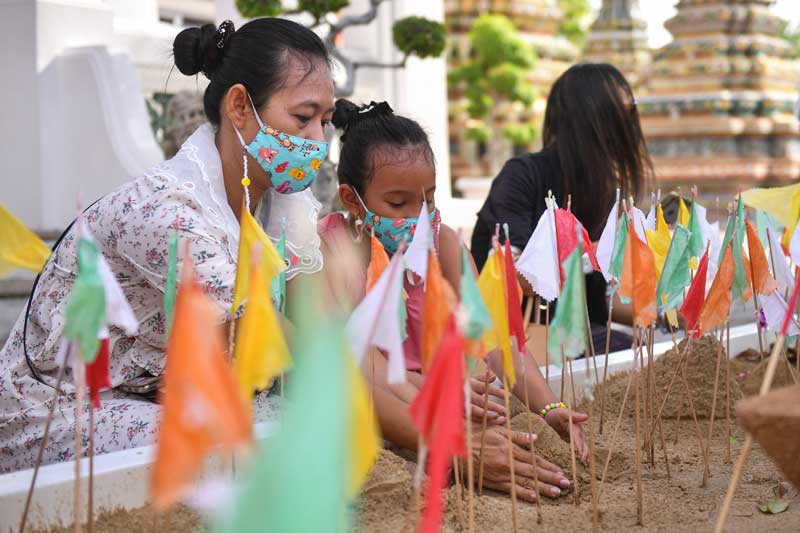 2021-04-13T064131Z_1_LYNXMPEH3C0A7_RTROPTP_4_HEALTH-CORONAVIRUS-THAILAND.JPG