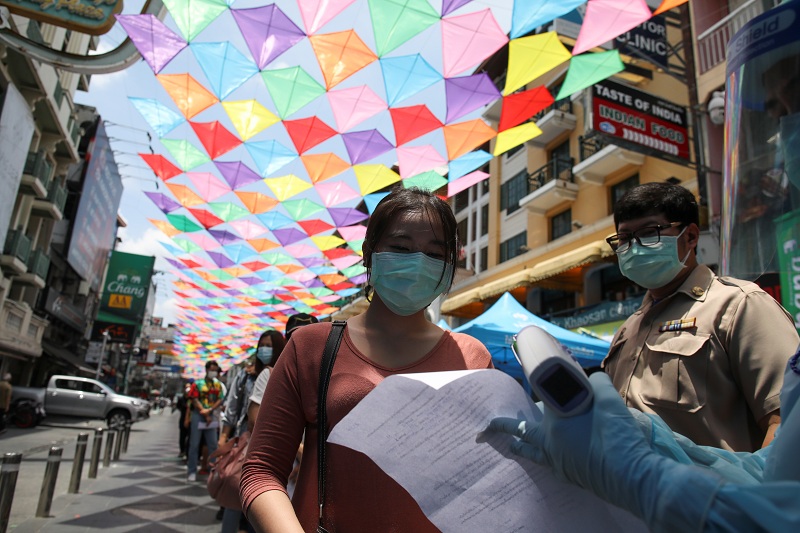 2021-04-15T045544Z_1_LYNXMPEH3E068_RTROPTP_4_HEALTH-CORONAVIRUS-THAILAND.JPG