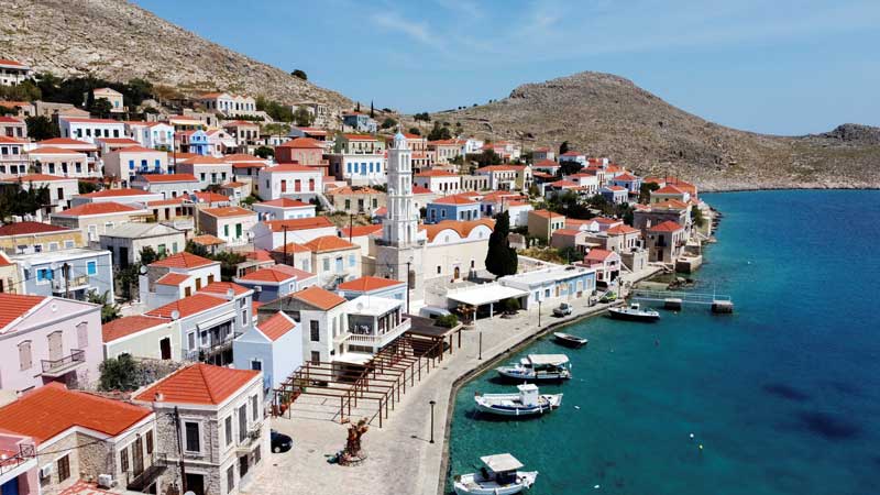 2021-04-25T173056Z_1_LYNXMPEH3O0BN_RTROPTP_4_HEALTH-CORONAVIRUS-GREECE-TOURISM.JPG