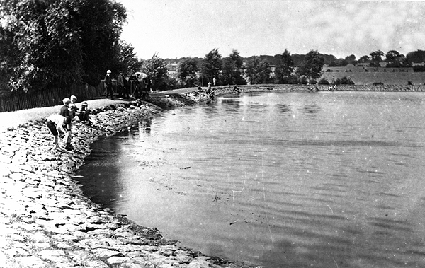 504965276_hainaultlaketwenties.jpg.30b263cb67b1b7b2365dc9cca0878456.jpg