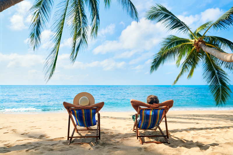 retire-overseas-couple-on-beach.jpg