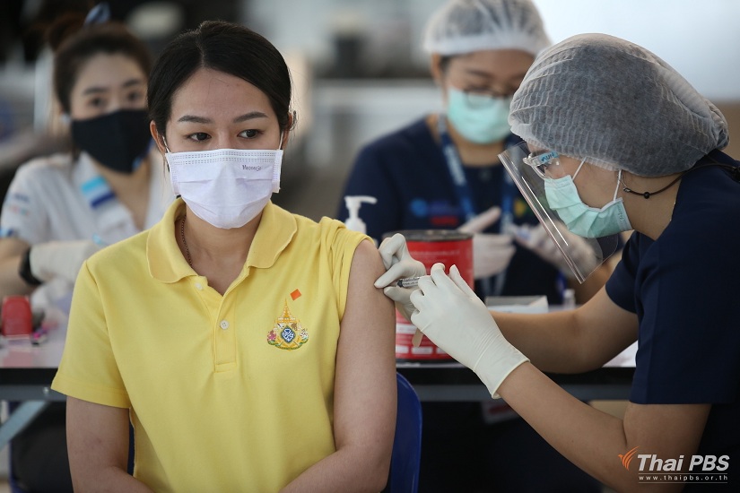 ฉีดวัคซีนให้เจ้าหน้าที่สนามบินสุวรรณภูมิ..jpg