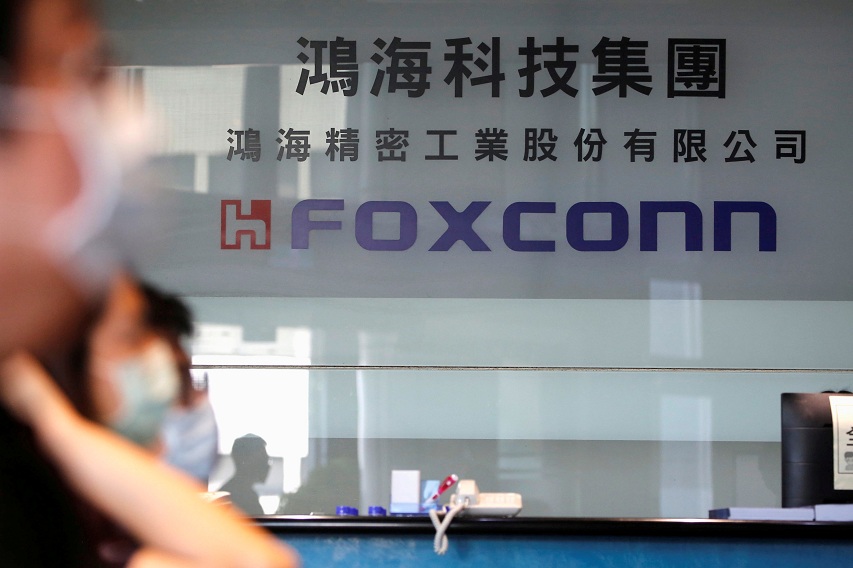 2021-05-31T094110Z_1_LYNXNPEH4U0AZ_RTROPTP_4_STELLANTIS-FOXCONN-PARTNERSHIP.JPG