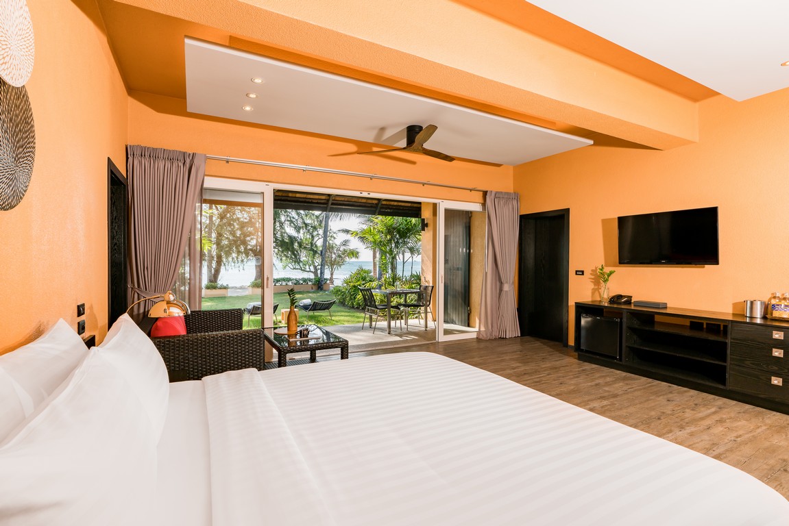 PBR-Beachfront-Junior-Suite-Room-2.jpg