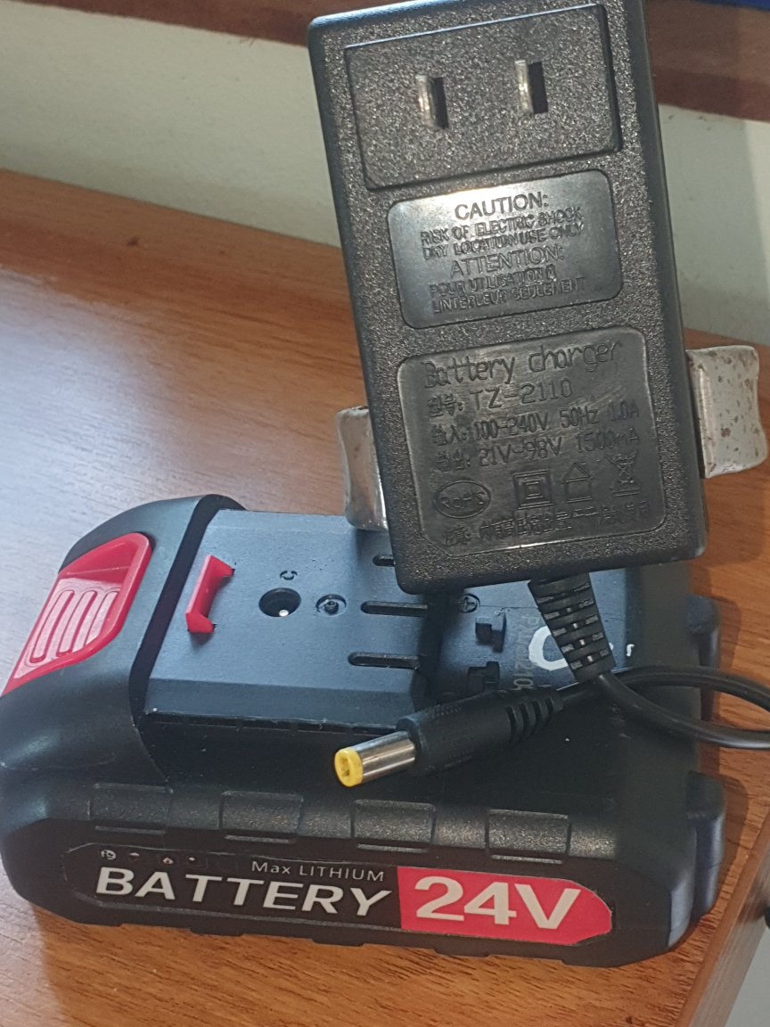 1961554019_batterycharger20210620_142820.thumb.jpg.d5d4dc5dc98b83be876e17cb1a89fa5a.jpg