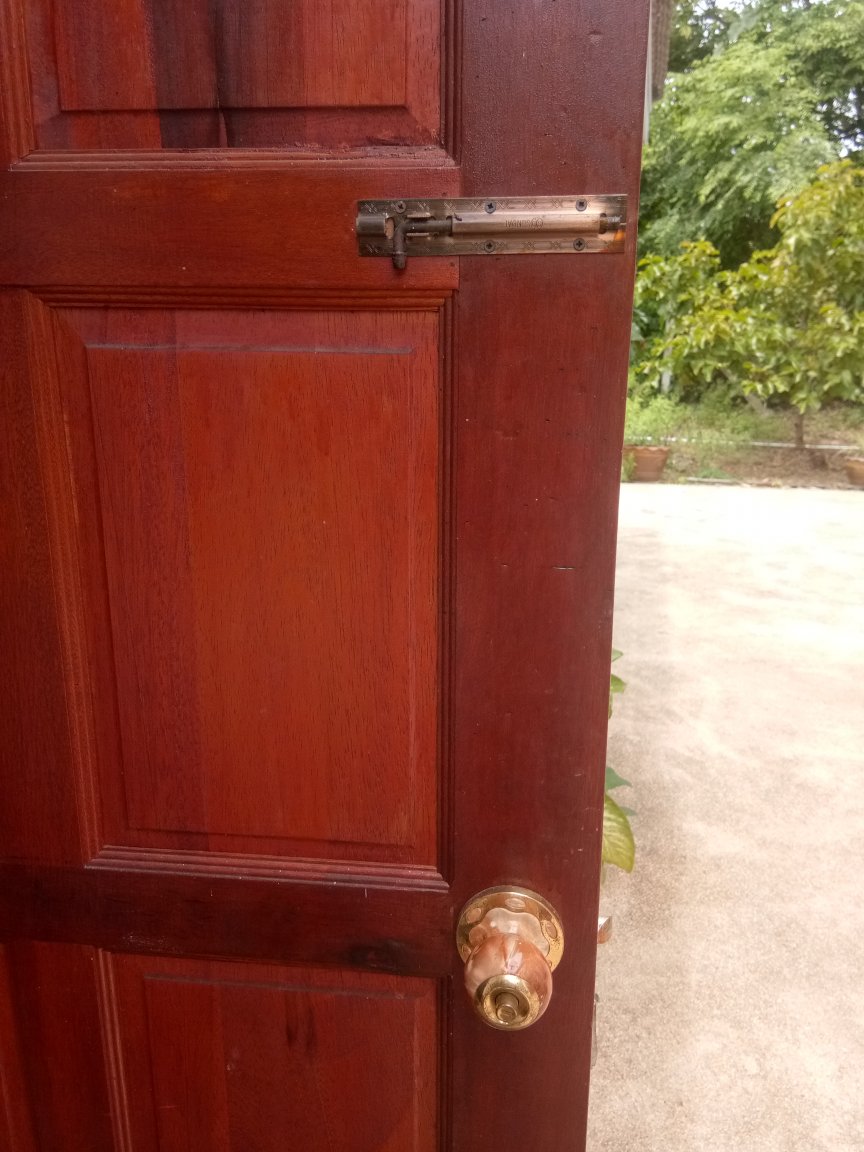 3927060_outsidedoor.thumb.jpg.cdb938c86467cca24059bf8e4e4abba6.jpg