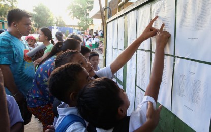 1927379352_AguinaldoElem.School_5b14b6b9a50d07_29054114.jpg.cff47d9c9a72785384fcc0770f02738a.jpg
