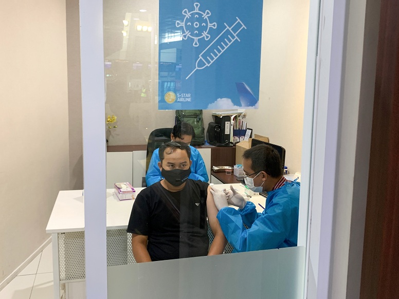 2021-06-30T134636Z_1_LYNXNPEH5T0UM_RTROPTP_4_HEALTH-CORONAVIRUS-INDONESIA-VACCINE.JPG