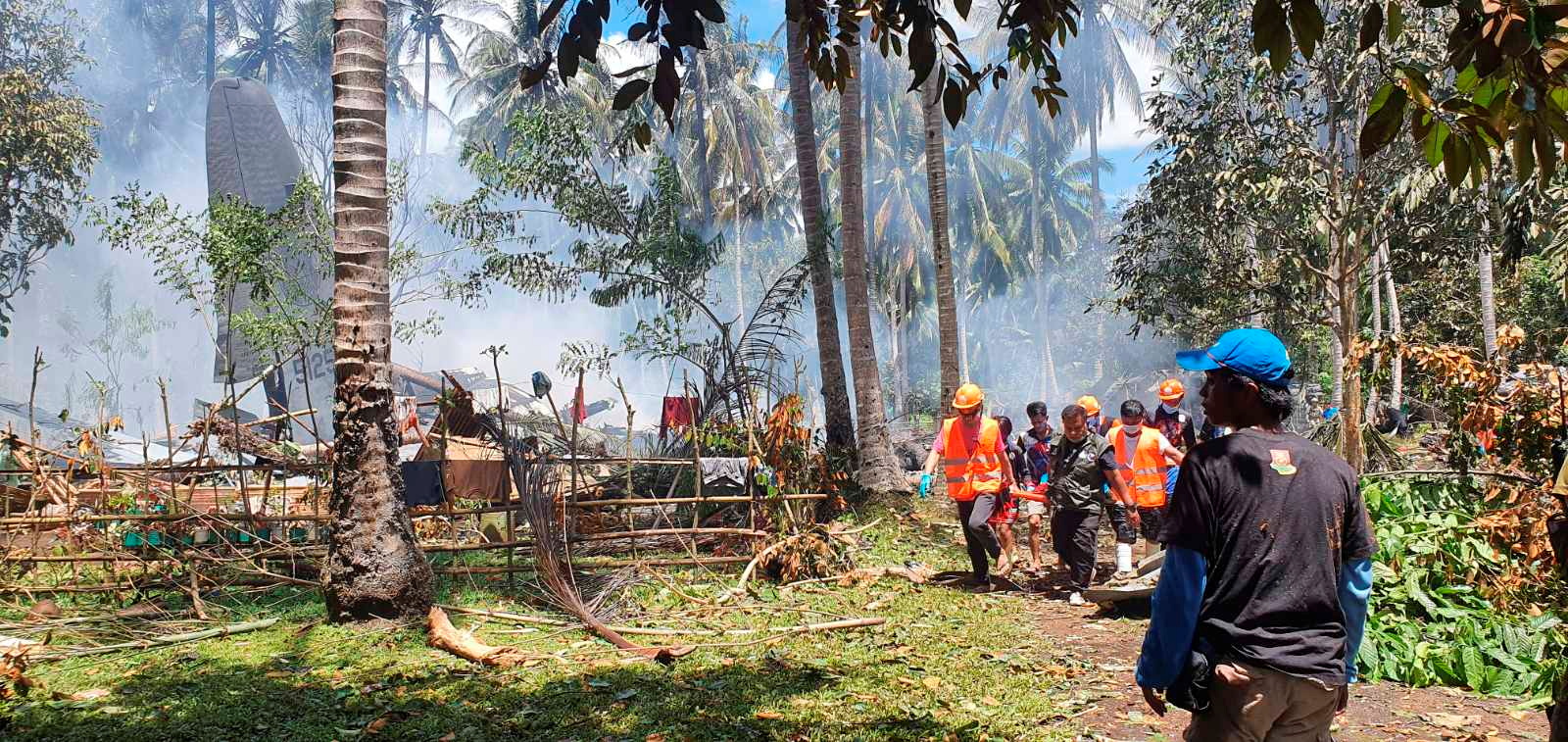 2021-07-04T084123Z_1_LYNXNPEH6302Y_RTROPTP_4_PHILIPPINE-AIRPLANE-CRASH.JPG.8e574622fd2cf1bf8e4b96f735b60db3.JPG