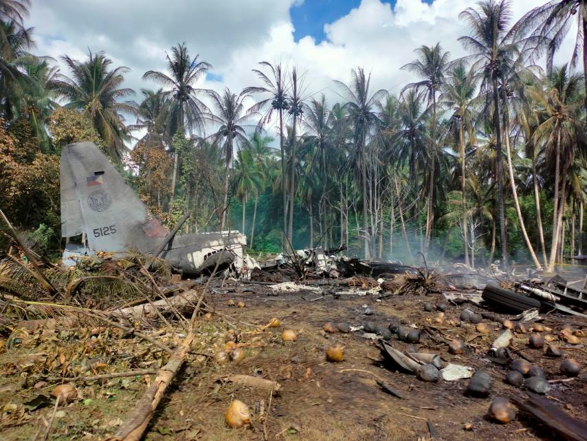 2021-07-04T234553Z_2_LYNXNPEH630BW_RTROPTP_4_PHILIPPINE-AIRPLANE-CRASH.JPG