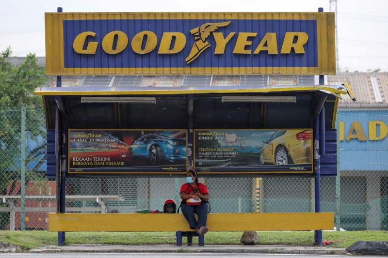 2021-07-29T055723Z_1_LYNXMPEH6S07K_RTROPTP_3_MALAYSIA-LABOUR-GOODYEAR.JPG