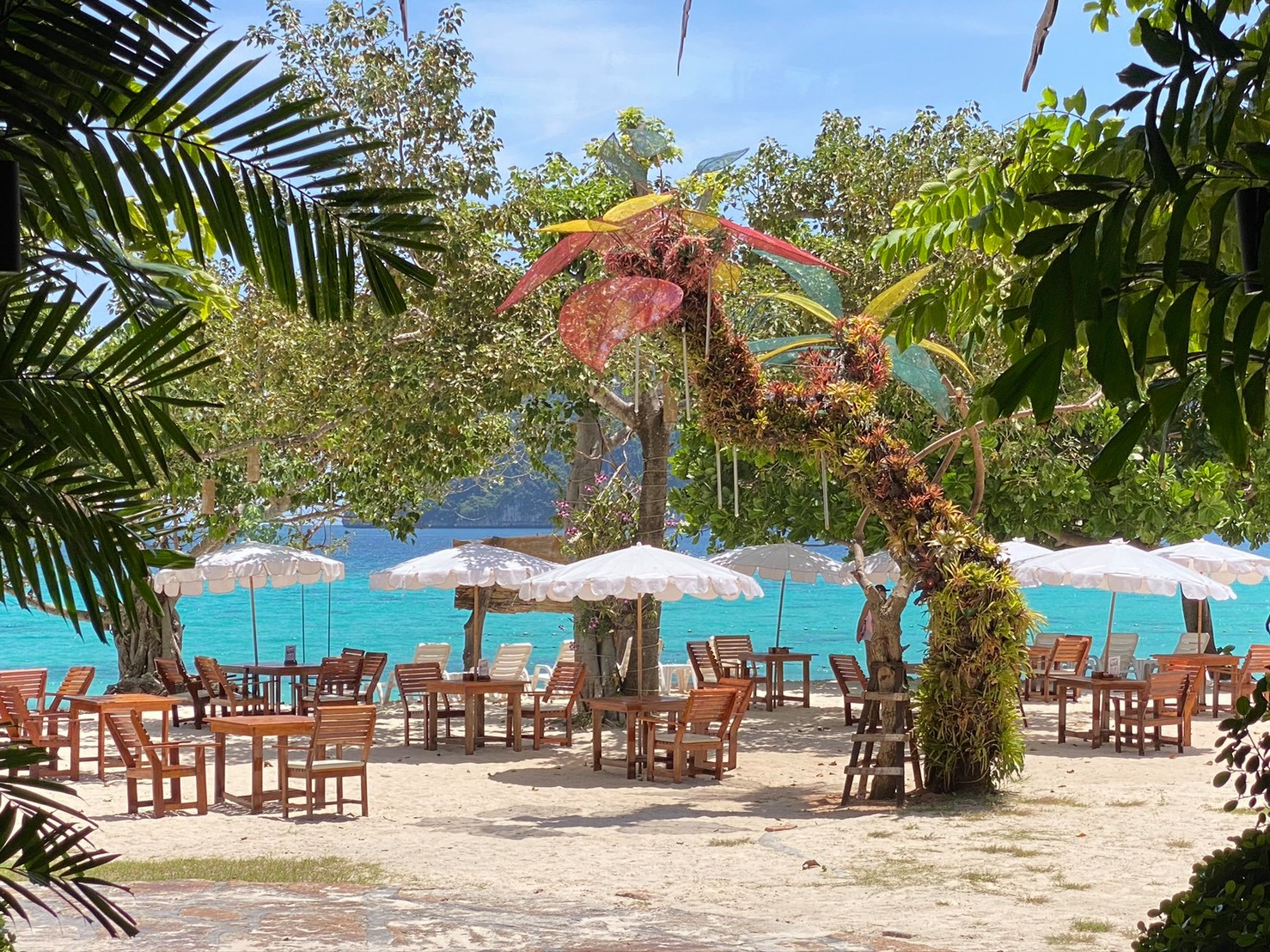 The beach restaurant.jpg