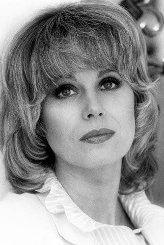 668988230_JoannaLumley.jpg.d48da2ea0c2a4893f52df3e695e0142b.jpg