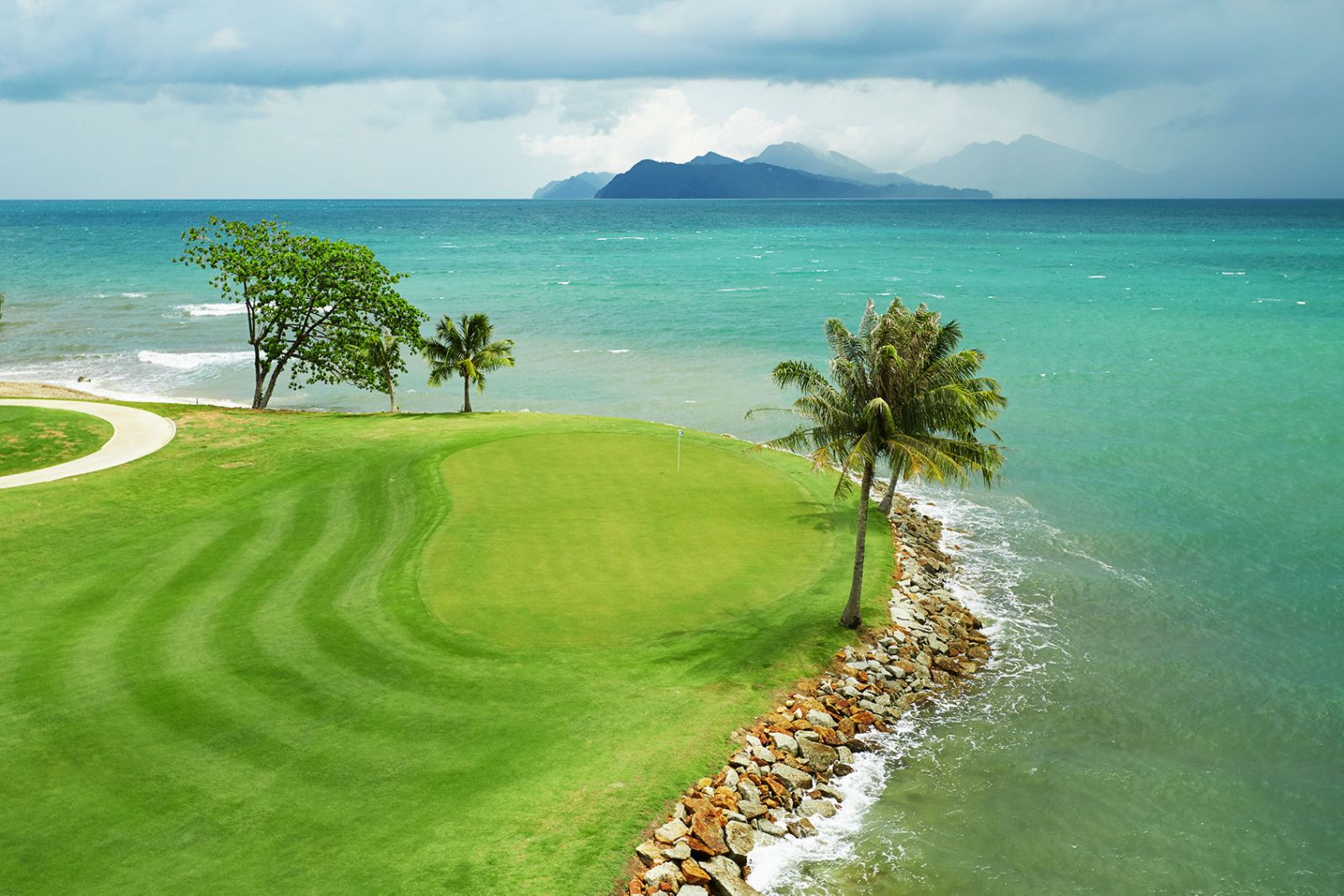 TheElsClub_TelukDatai_24_7th_hole_2.jpg.85ea593117b2c4fd611642a2dc5c4076.jpg