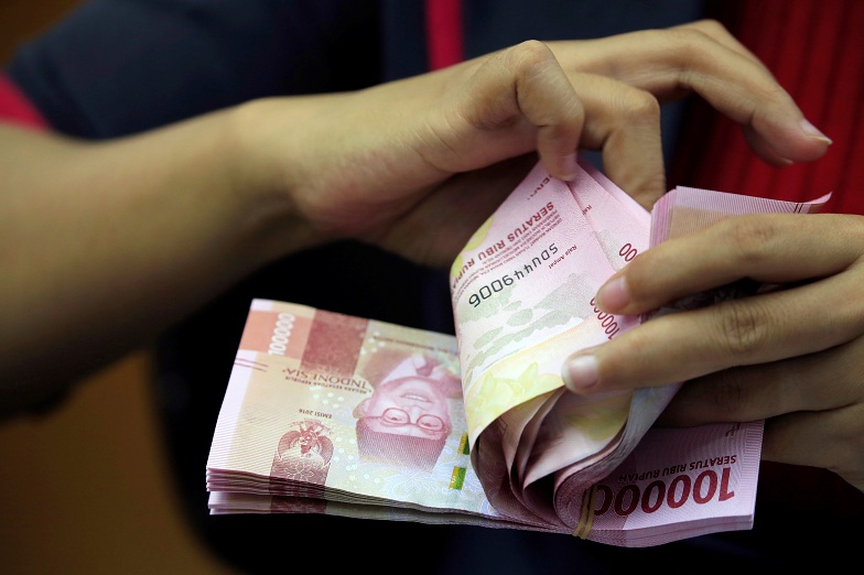 2021-08-31T091024Z_1_LYNXMPEH7U0CZ_RTROPTP_4_INDONESIA-ECONOMY-RATES.JPG
