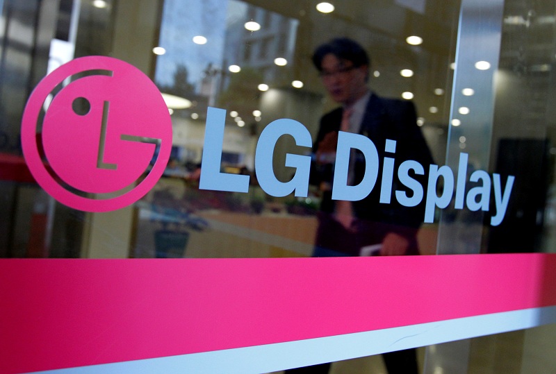 2021-08-31T105015Z_2_LYNXMPEH7U0GN_RTROPTP_4_VIETNAM-LG-DISPLAY.JPG
