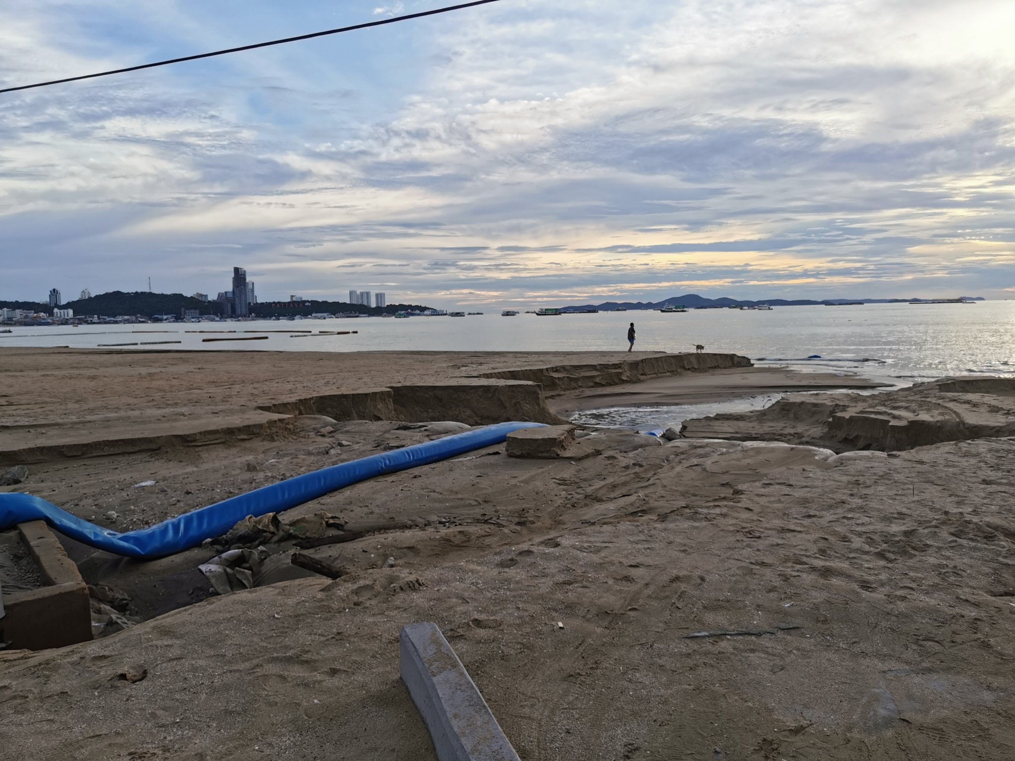 Pattaya Beach 2.jpg