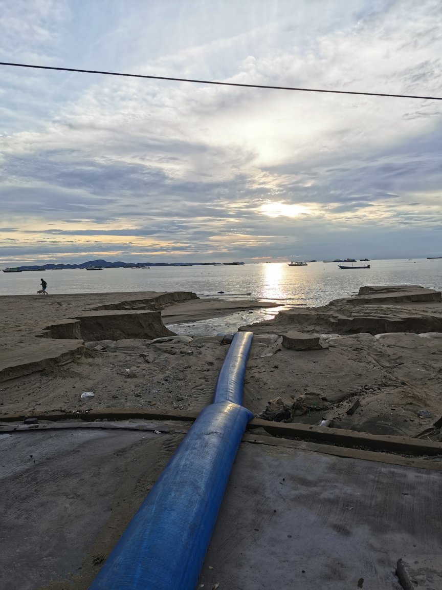Pattaya Beach 3.jpg