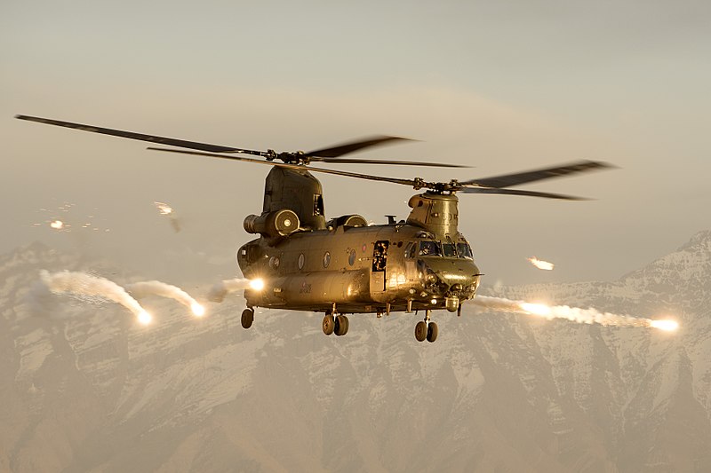 800px-Royal_Air_Force_Chinook_helicopter_firing_flares_over_Afghanistan_MOD_45158742.jpeg.fafd2d087ca2bb259583205a011909a0.jpeg