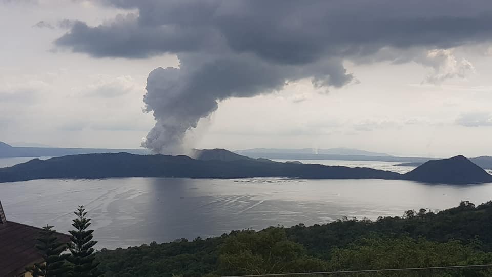 Taal_Volcano_-_12_January_2020.jpg.1db290c11172f2f273fac969c222ab5a.jpg