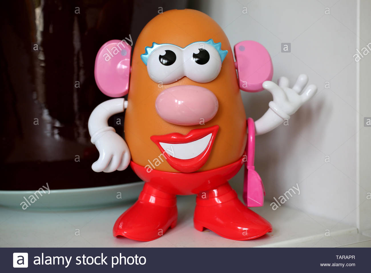 a-mrs-potato-head-toy-pictured-on-a-shelf-in-chichester-west-sussex-uk-TARAPR.jpg.8041fe3af76be8317d6da057f77b9d46.jpg