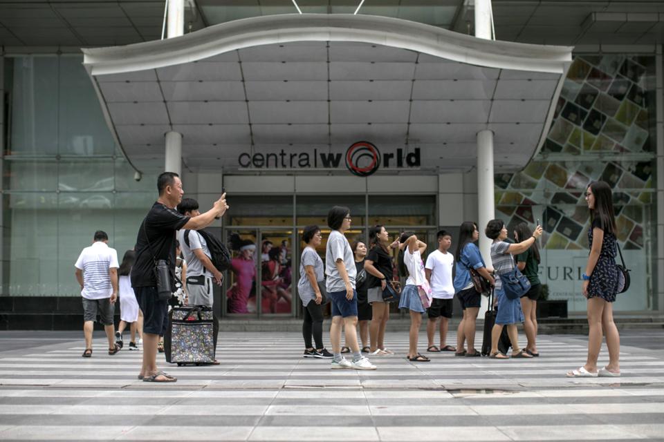 https___specials-images.forbesimg.com_imageserve_6128887c6277c8344de6d0f4_Shopping-at-Central-Pattana-Malls_960x0.jpg