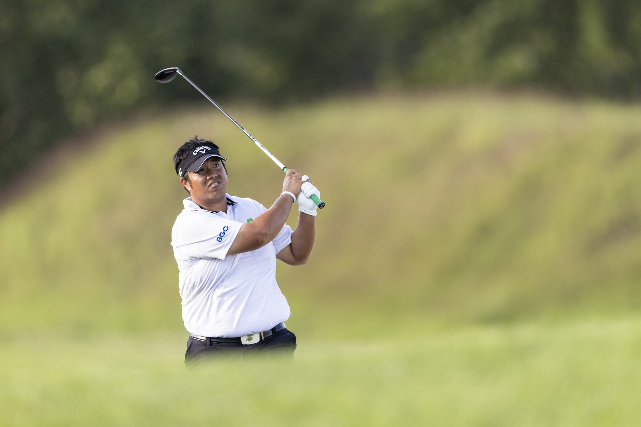1775457707_ThailandsKiradechAphibarnratwatcheshisshotduringthesecondroundoftheKornFerryTourChampionship.CreditGettyImages.thumb.jpg.58ce991d0a4d7abdb10dcf29ef252d7a.jpg