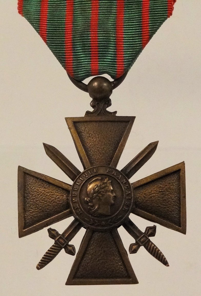 1911501732_Croix-De-Guerre-Francis-Browne(1).thumb.jpg.293289af50bc28752af69e1904780aec.jpg