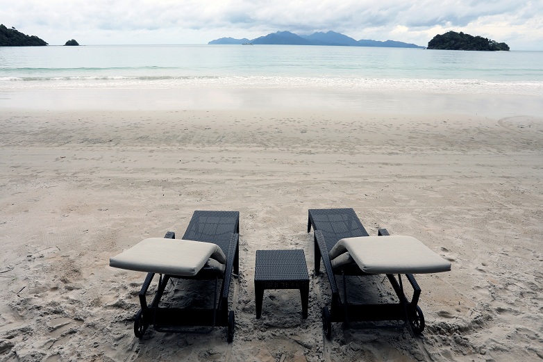 2021-09-14T145653Z_1_LYNXMPEH8D0PG_RTROPTP_4_HEALTH-CORONAVIRUS-MALAYSIA-TOURISM.JPG