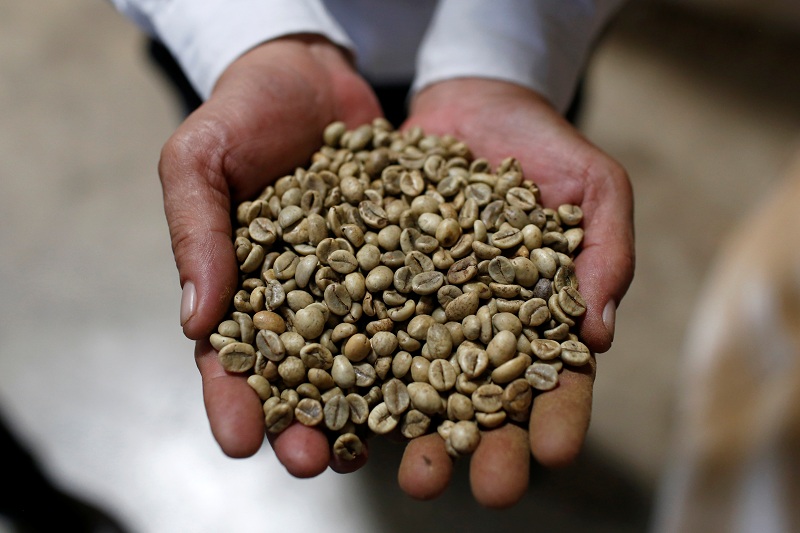 2021-09-16T080831Z_1_LYNXMPEH8F0BA_RTROPTP_4_COFFEE-DUOPOLY.JPG