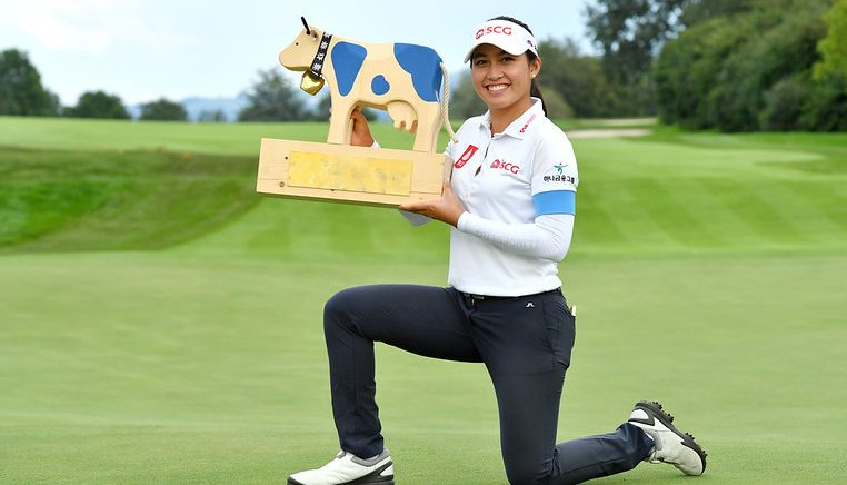 20210911_Atthaya_Thitikul_Trophy-762x436.jpg.f9b2f49bba6d3a5afa7435ebe9328d34.jpg