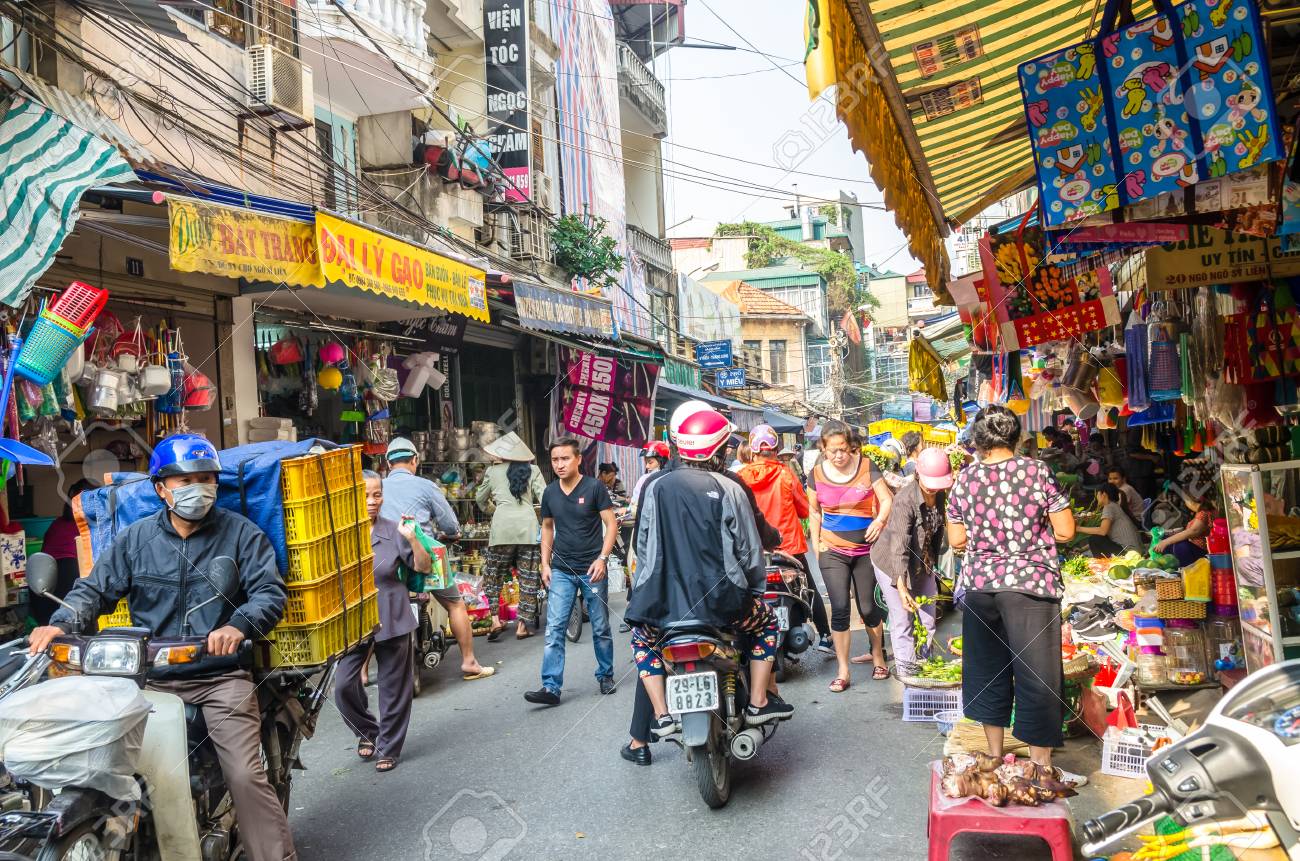 90204755-hanoi-vietnam-november-2-2017-busy-local-daily-life-of-the-morning-street-market-in-hanoi-vietnam-a-.jpg.1a8e4952607f8a0143987ecb32e7c997.jpg