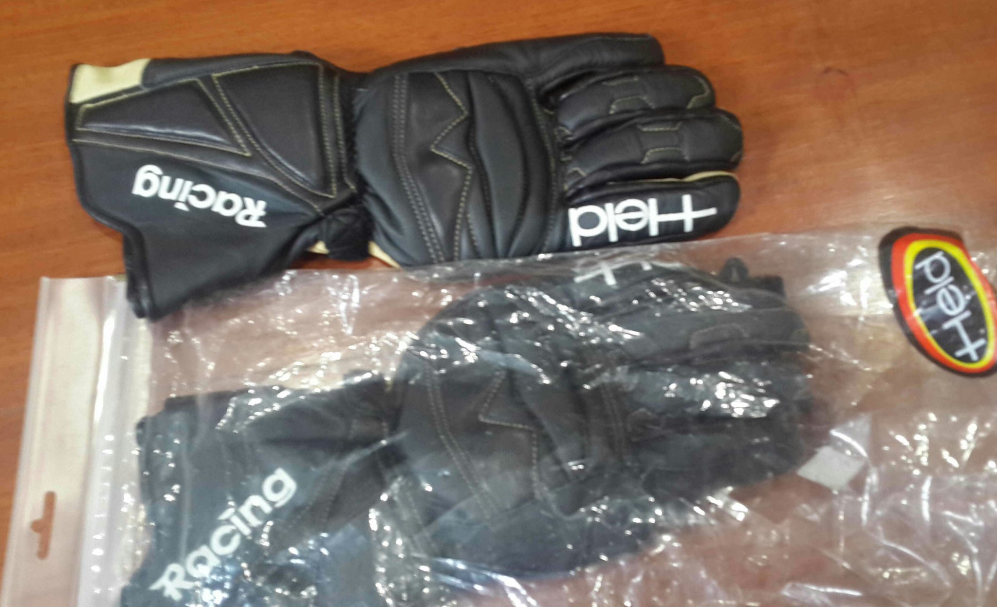 Gloves134312.jpg