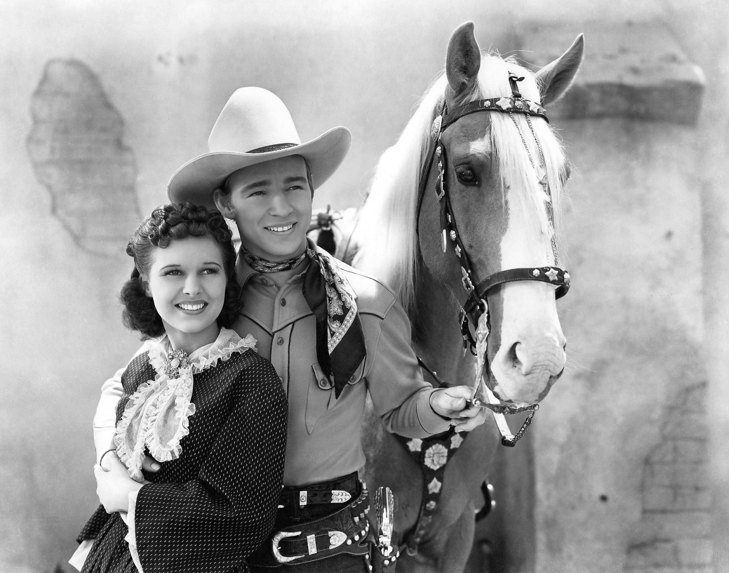 Lynne_Roberts-Roy_Rogers_in_Billy_the_Kid_Returns.thumb.jpg.06cf3d63077810730584e976b3efee1e.jpg