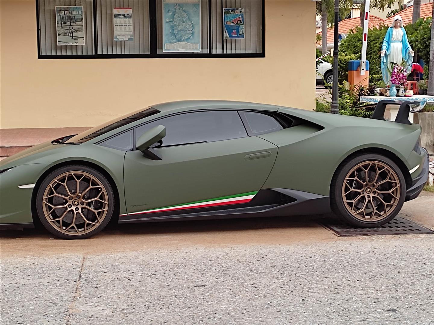 1767591861_lamborghininotfortheforumcheapcharlies(2).jpg.4292340218a942d1cac649108066fc49.jpg