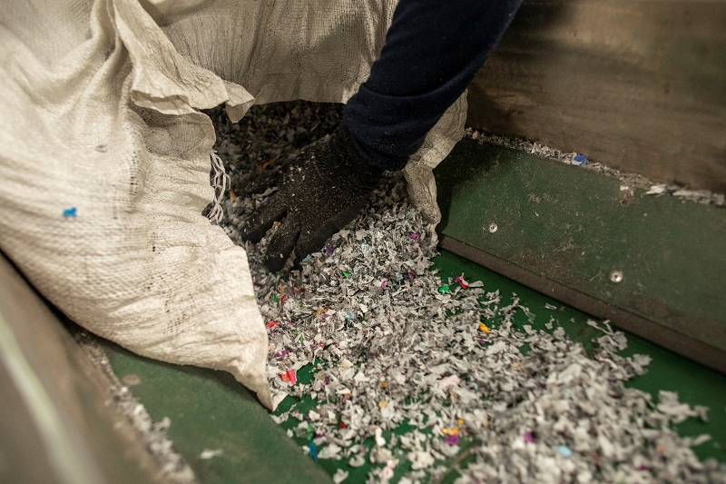 2021-10-25T044744Z_2_LYNXMPEH9O035_RTROPTP_4_PHILIPPINES-ENVIRONMENT-PLASTICS.JPG