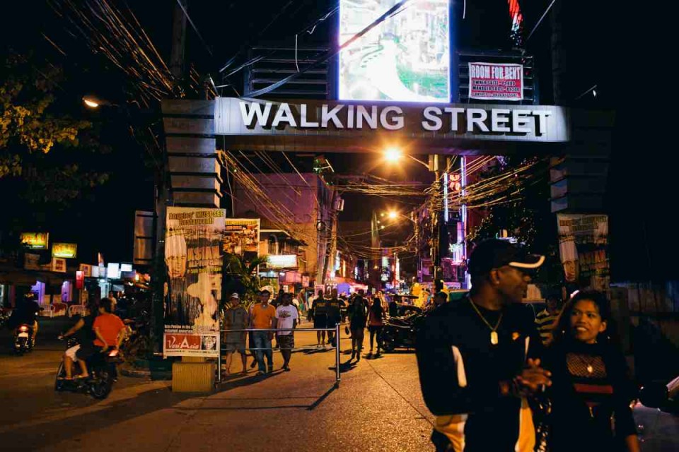 Walking-Street-Angeles-City.jpg.6c97fbd33f9c561407ed6bb91520a59c.jpg