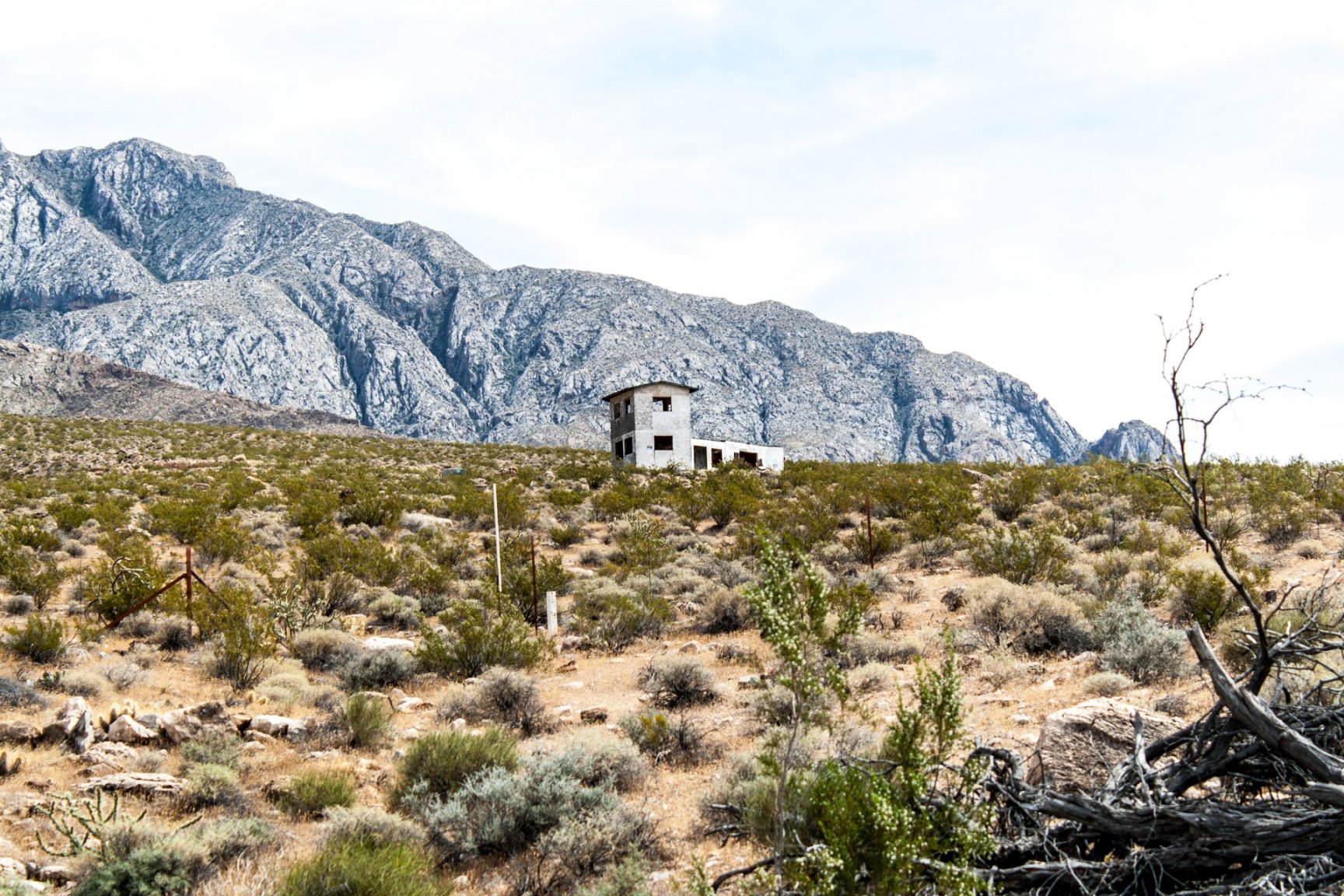 aLonelyDesertMountainHouse-angleMidCenter.thumb.jpg.420e51d6def8732eee8bd1150272c608.jpg