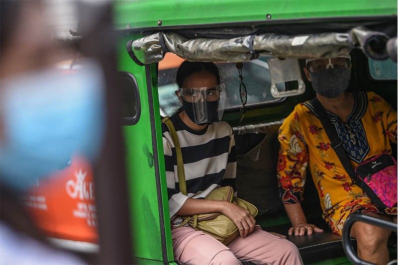 afp-sept7-jeepney-passenger-mask_2021-10-11_17-28-41.jpg