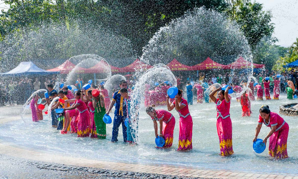 songkran-festival.jpg.1fe900ca472c8608c4b78f44705f05c6.jpg