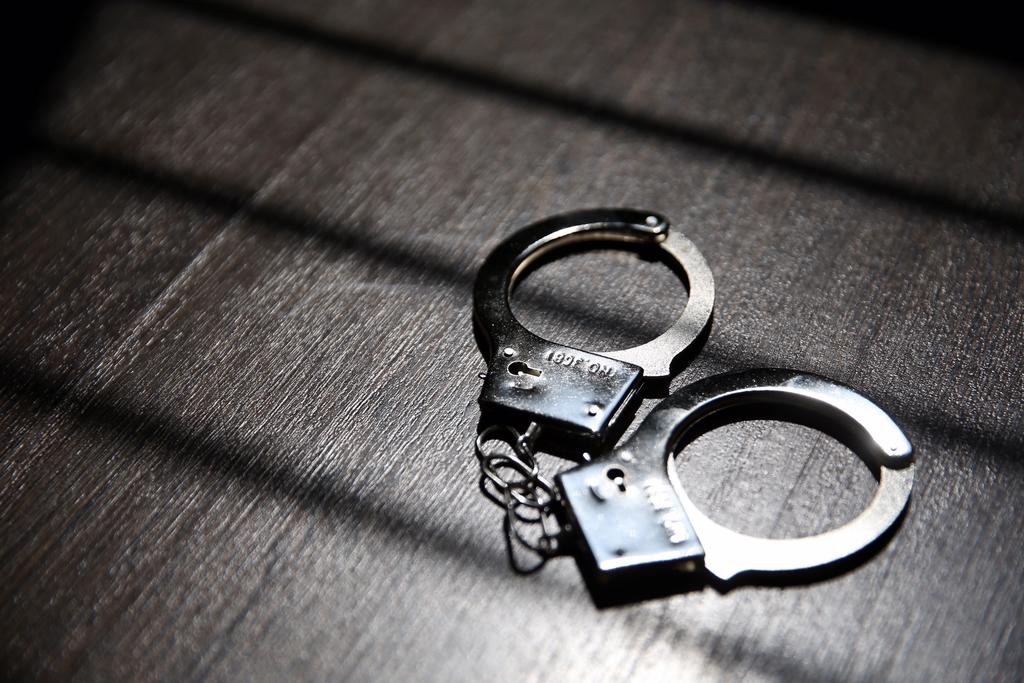 20210714_handcuff_today_1.jpg.0f5aa6248cbf8b0a5061ee91ff2b589d.jpg