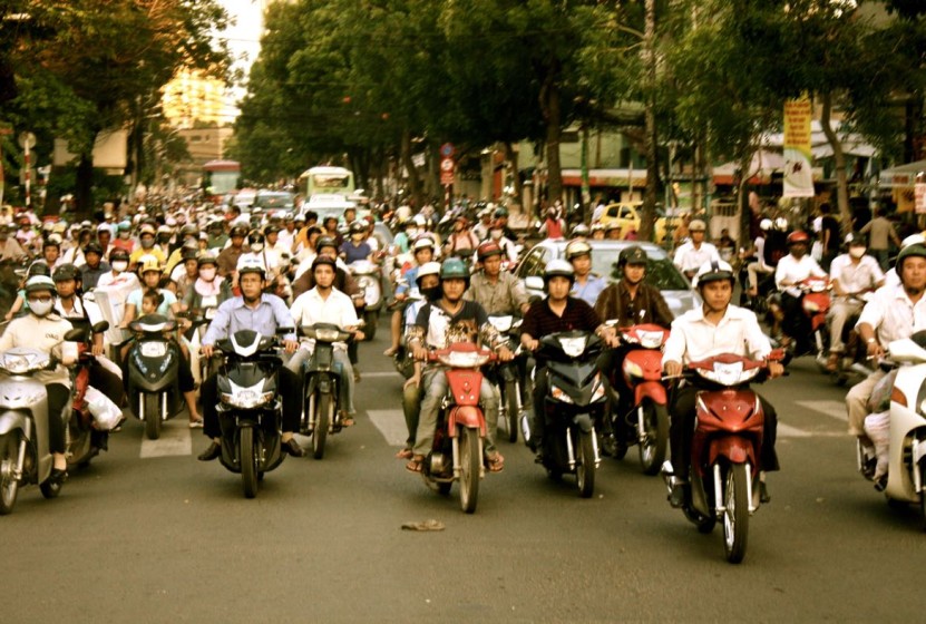Vietnam-Traffic-831x560.jpg.c81a49ffe8242b933dc2d457228a7f59.jpg