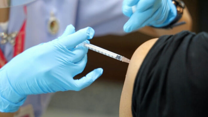 Thailands Gesundheitsministerium plant schon die vierte Auffrischung des Covid-19-Impfstoffs für thailändische Bürger im Jahr 2022