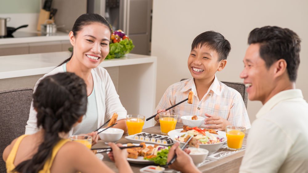 familydining.jpg.1758x854_q85_crop.jpg.431a586cdae80ba10dd236e6e4aca154.jpg