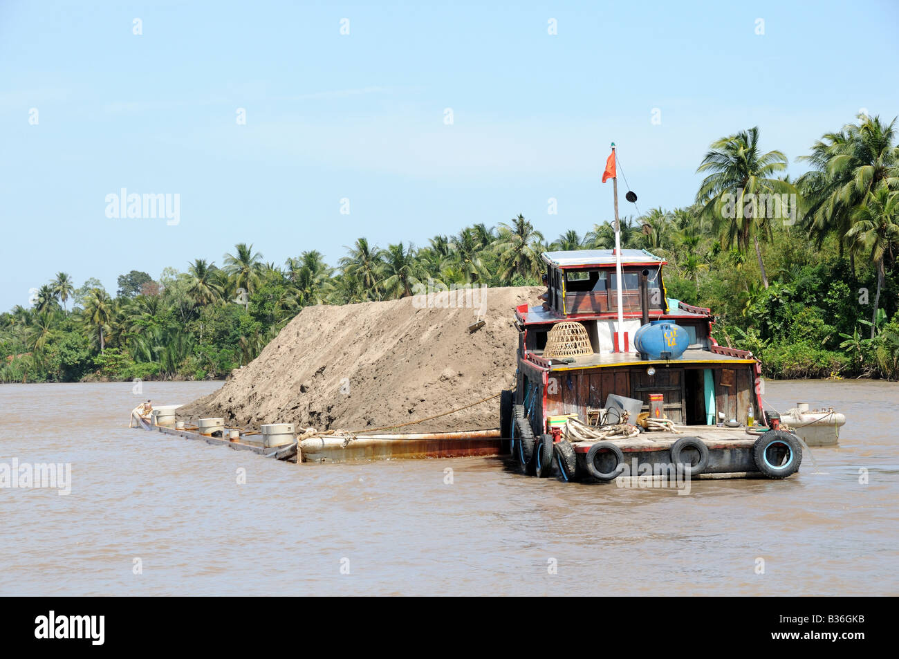 sand-dredging-on-the-mekong-river-to-keep-the-waterway-sand-and-stilt-B36GKB.jpg.d5797387ed46e88bd7ebe4adbfa84fd3.jpg