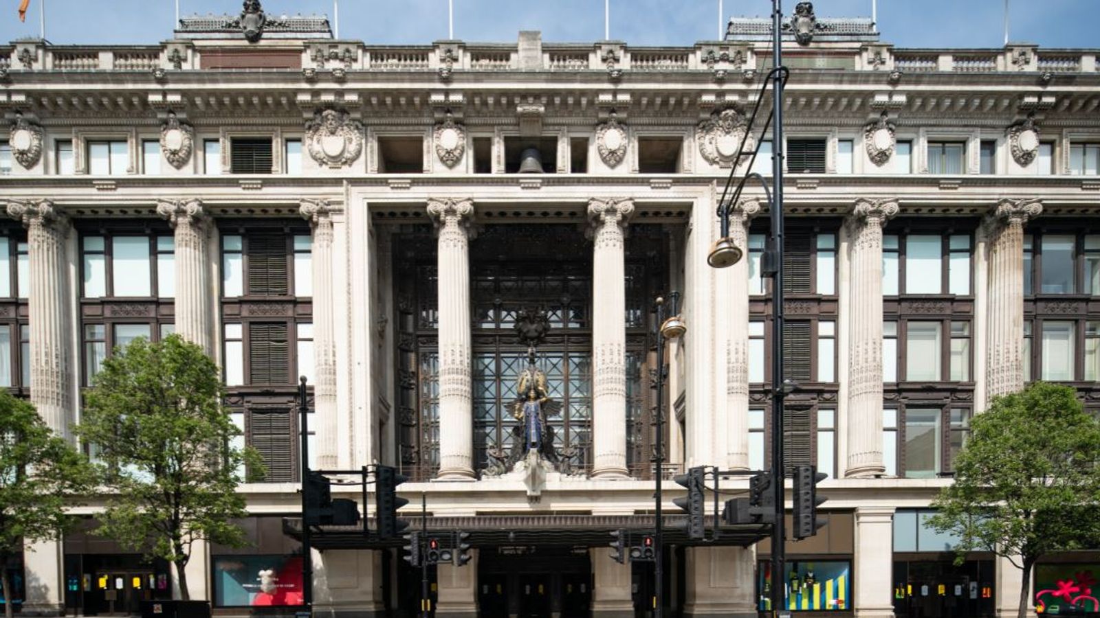 skynews-selfridges-department-store_5208928.jpg