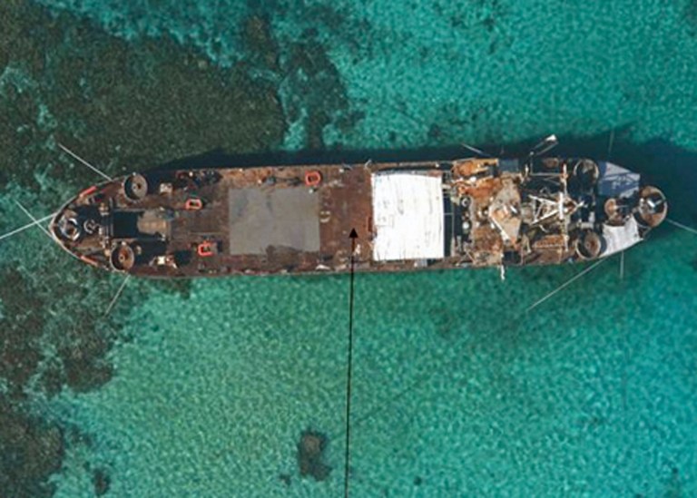 spratlys-ship-000_Hkg8613624.jpg.7a771feb2c12a641cd0ac5e3a6309d6c.jpg