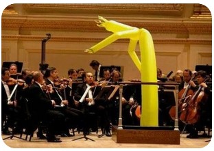 InfaltableConductor.jpg.976e21648e61bd6c21ea96b641394ca7.jpg