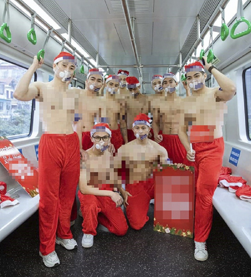 shirtless-1358-1640093670.jpg